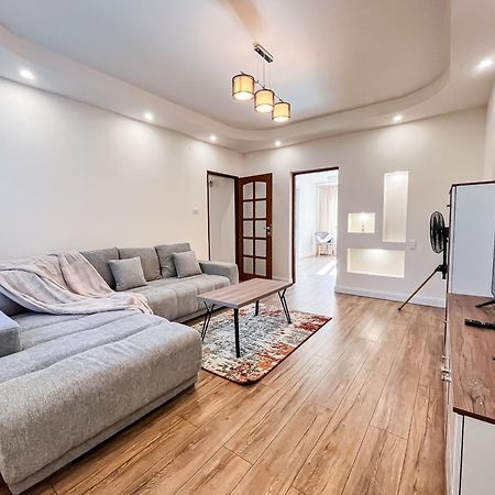 La Teatru - 2Bd Apartment Near Theatre And Old Town Braşov Dış mekan fotoğraf