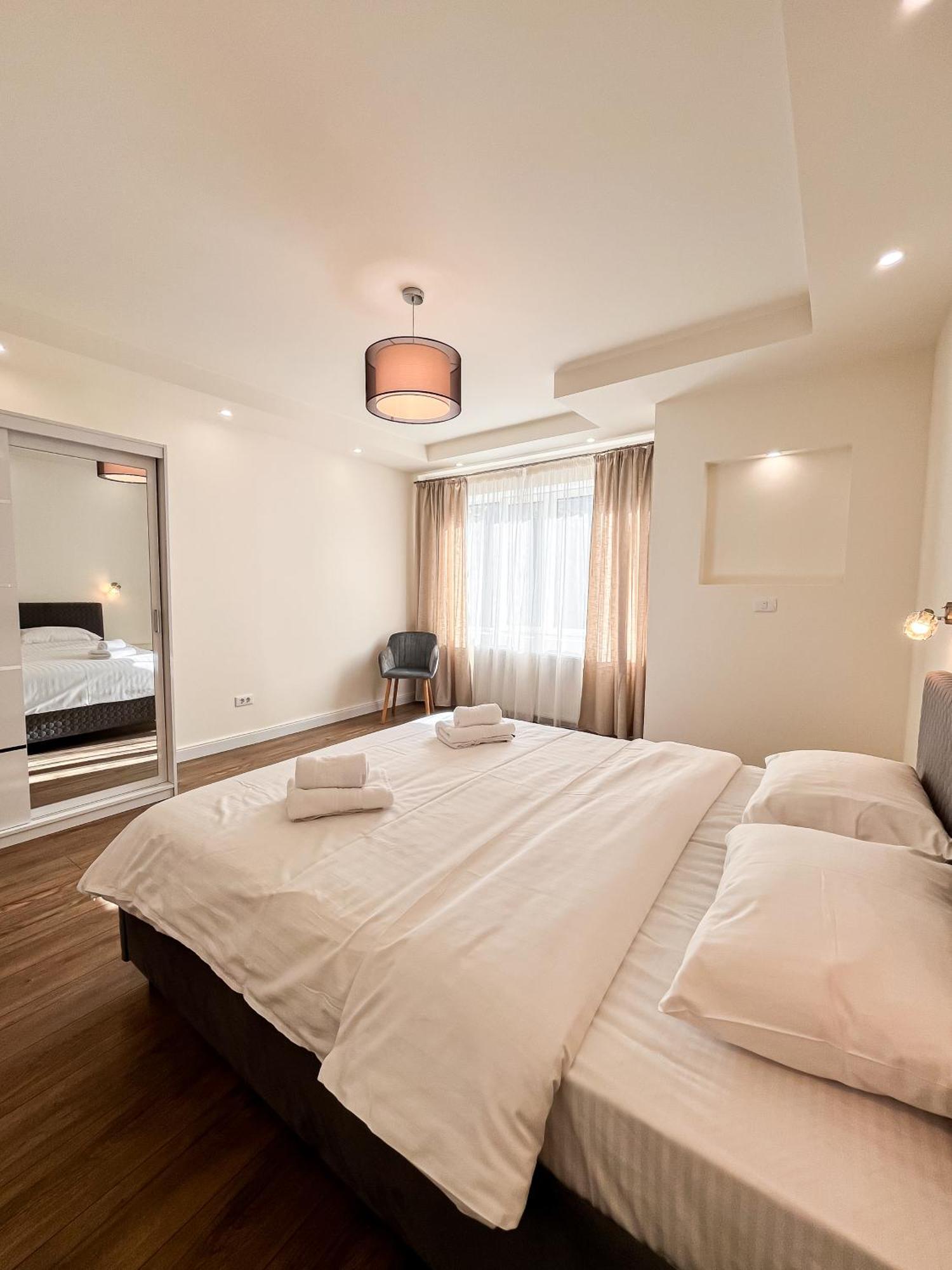 La Teatru - 2Bd Apartment Near Theatre And Old Town Braşov Dış mekan fotoğraf